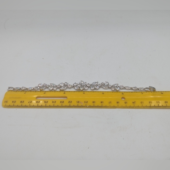 Bridal set by Marielle. Includes comb, earrings and bracelet. - Picture 7 of 7